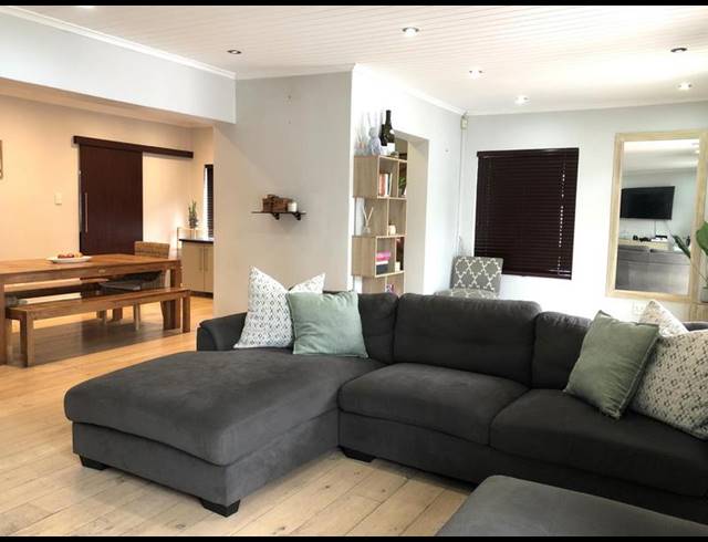 3 BEDROOM HOUSE FOR SALE IN LANSDOWNE